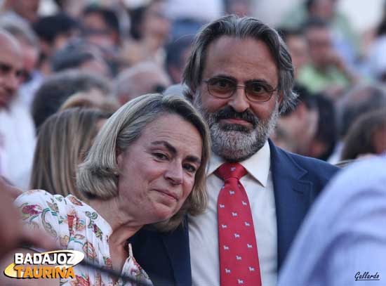 Felipe B. Albarrán y Nines, su esposa, celebrando San Juan donde más les gusta.