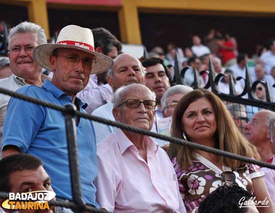 Antonio Isla junto a los suyos...y en los toros