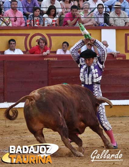 El Lili, paleando al cuarto.