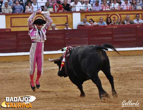 Niño de Leganés, asomándose...