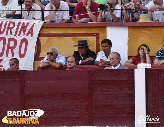 Daniel Ruiz, fumando espero el toro que yo quiero.