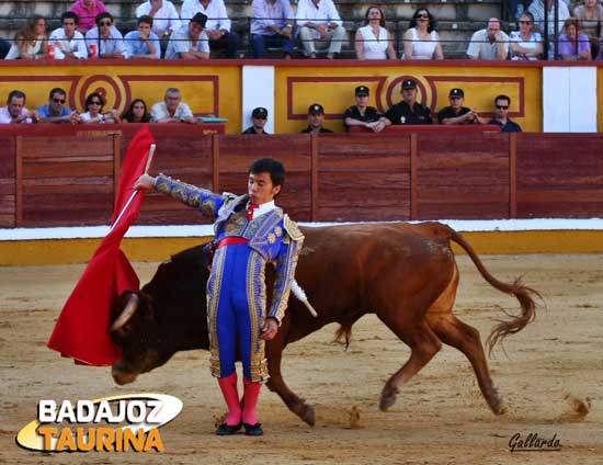 La moda del pase cambiado por la espalda.