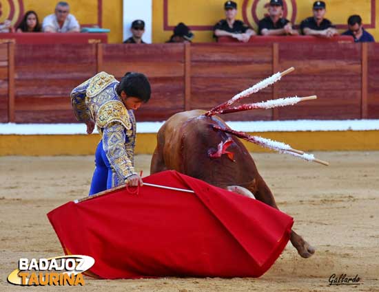 Derechazo de gran trazo.