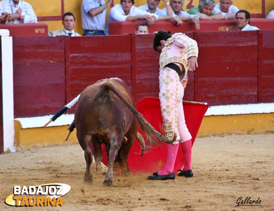 Derechazo al hilo de las tablas.