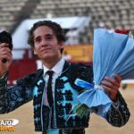 Posada emocionado dando la vuelta al ruedo. (FOTO:Gallardo)