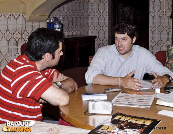 Francisco Cancho Terrón respondiendo a Antonio Girol. (FOTO:J.M.Ballester)