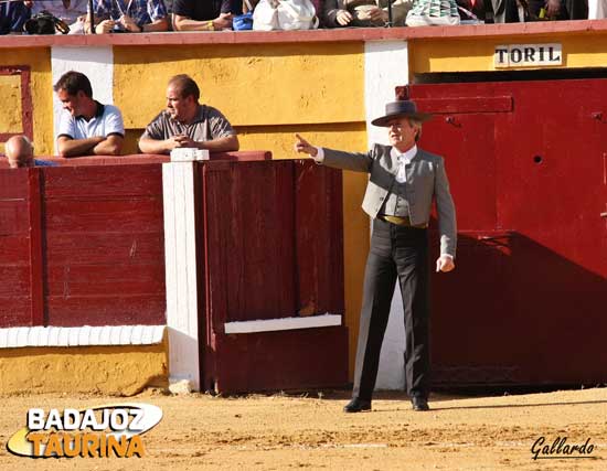 El torilero Ángel Cruz estrenando terno.