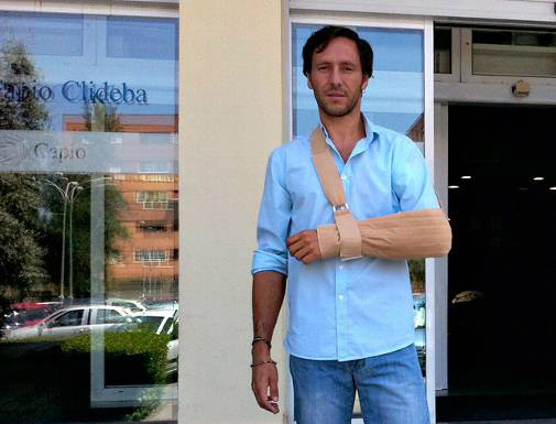 Javier Solís a la salida de Clideba con el alta médica. (FOTO:Burladero.com)