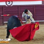 ‘Paquirri’ intentando torear al natual a su primero. (FOTO:Gallardo)