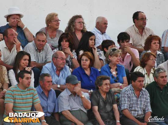 Santiago Gallardo, Elena Lavado y Carmen Pérez en su sitio habitual.