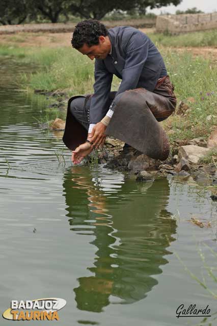 Toca refrescarse después de un día de campo...