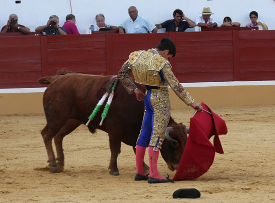 El gusto y la despaciosidad de sus muletazos.