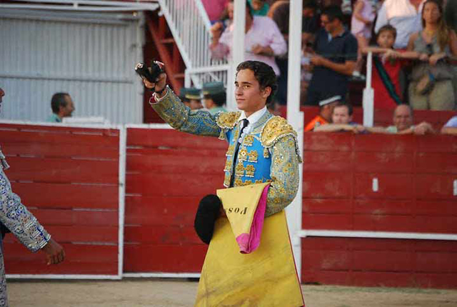 Dos orejas como premio a su faena.