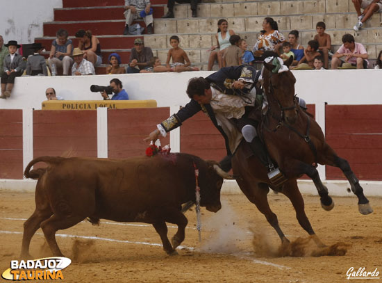 Las rosas que epilogaron la faena.