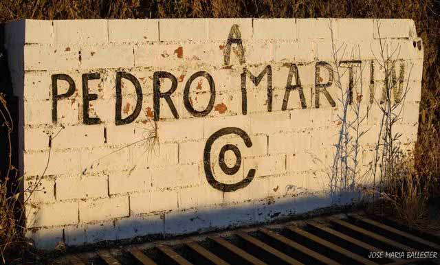 Entrada a la finca de Arcadio Albarrán Olea. (FOTO: JM. Ballester)