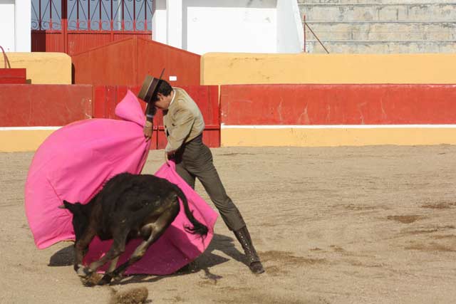 A punto de rematar los lances con una media.