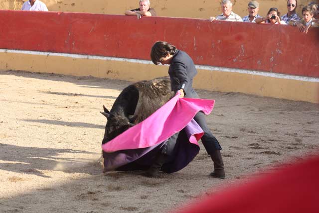 Ismael Jiménez lanceando a su oponente.