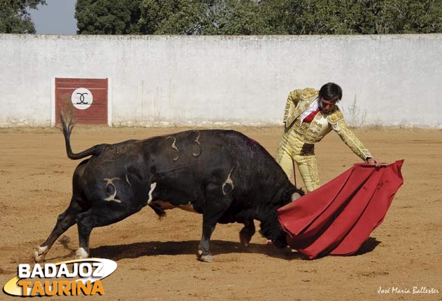 Javier estuvo muy firme con la muleta.