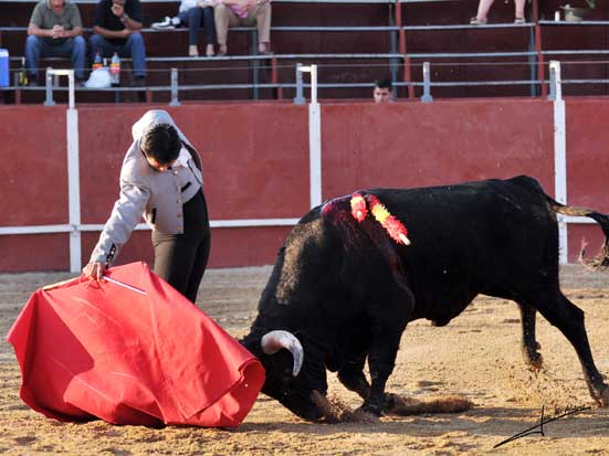 Derechazo sentido de Miguelín Murillo.