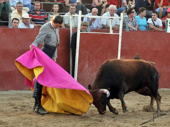 Lancho recibiendo a la verónica.