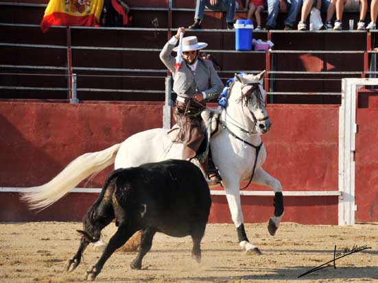 Pablo Ramos a punto de clavar.