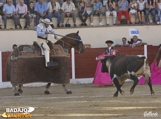 José de la Cruz esperando al berrendo.