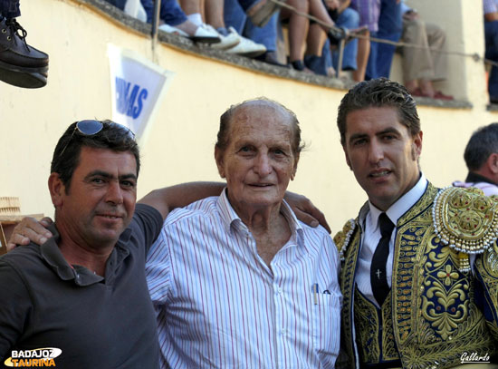 Los hombres de caballos orgullosos con el Centauro.