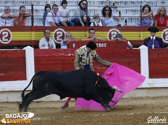 A Solís no se le pudo ver con el capote.