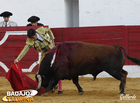 Bajando la mano para someter al de Lagunajanda.