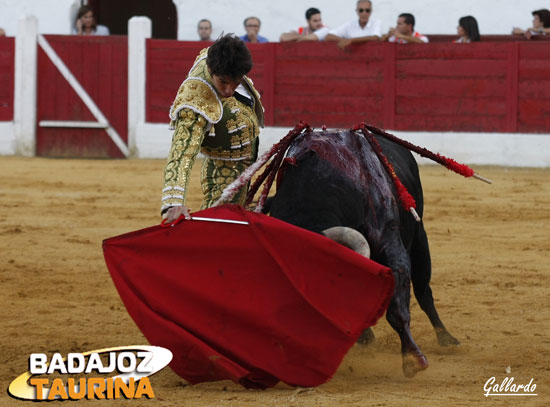 Toreo en redondo de Cayetano.