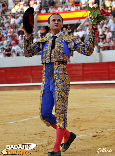 Triunfal en la vuelta.