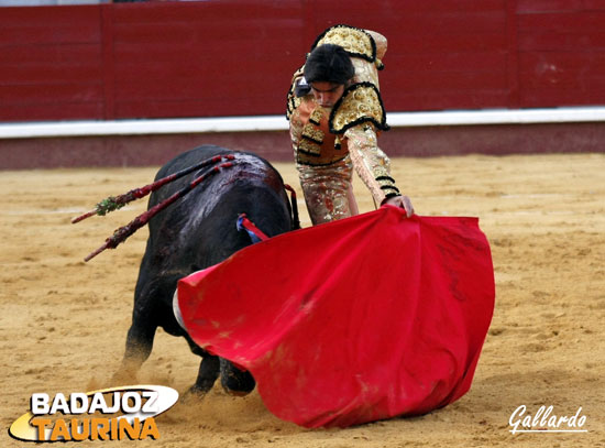 Llevándolo muy largo en el natural.