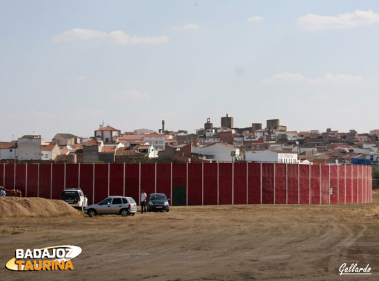 La plaza y Zalamea al fondo. (FOTO: Gallardo)