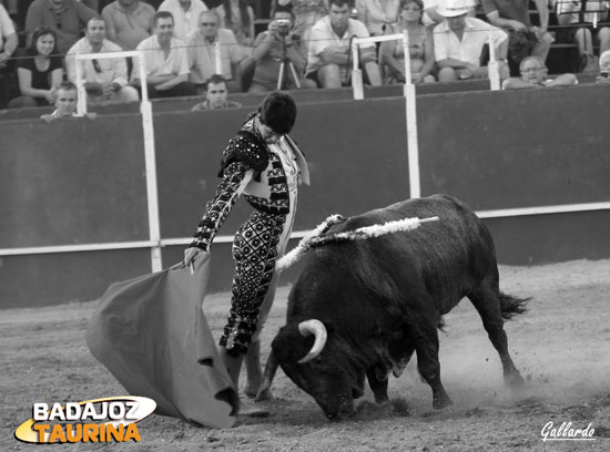 Jairo marcando el camino al de 'graciliano'.