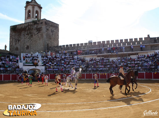 Preciosa estampa del coliseo frexnense.