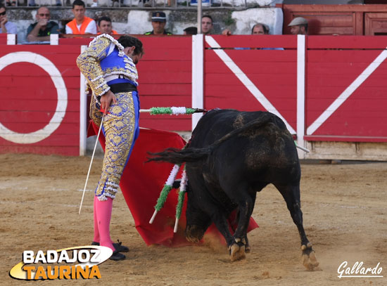 Salvador Cortés muy cuajado con la zurda.