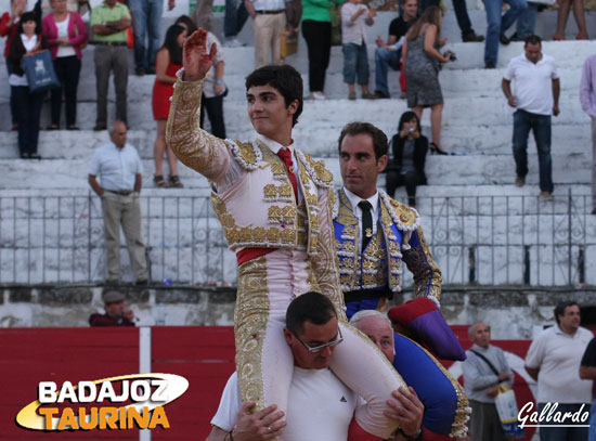 Los dos espadas a hombros. (FOTO: Gallardo)