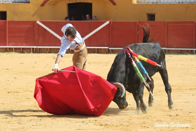 Adrián Abad, muy firme con el que le tocó en suerte. (FOTO:Sandra Carbonero)