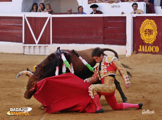 Inicio de faena de El Juli. (FOTO: Gallardo)