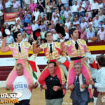 La terna a hombros en Zafra. (FOTOS: Gallardo)