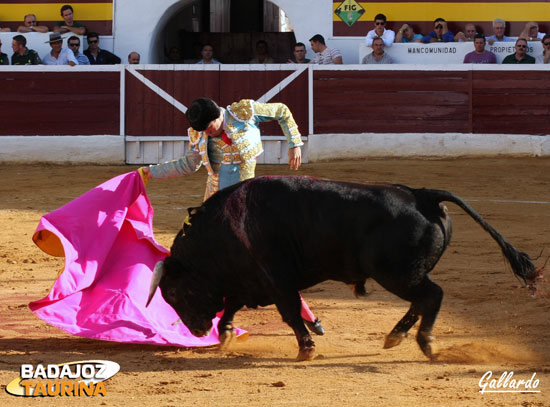 Brionesa de Talavante al primero de la tarde. (FOTO: Gallardo)