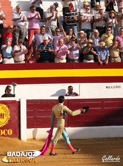 Los mejores aficionados de La Puebla con su torero.