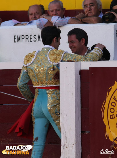 Uno de los pocos brindis que regaló Talavante.