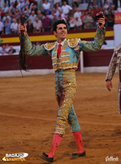 Talavante triunfal. Ayer y hoy. (FOTO: Gallardo)