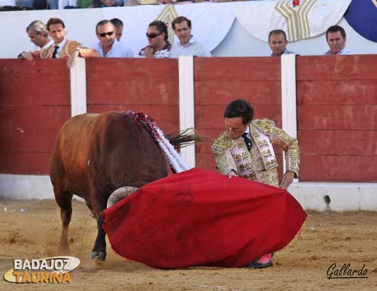 Inicio de faena de su primera comparecencia en Villanueva.