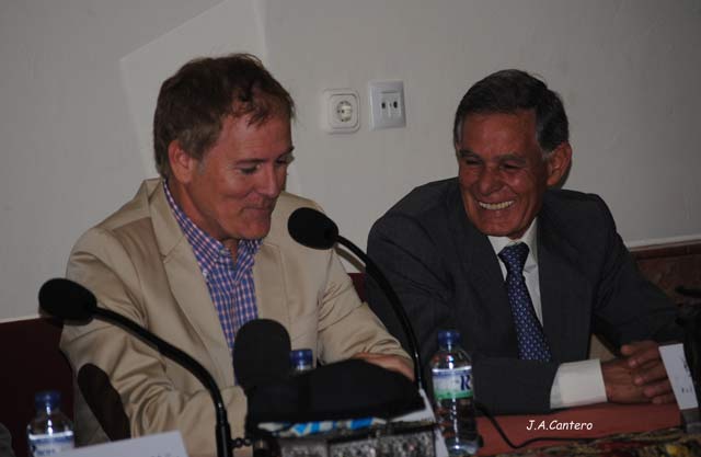 Enrique Romero y Ruiz Miguel compartiendo sus experiencias.