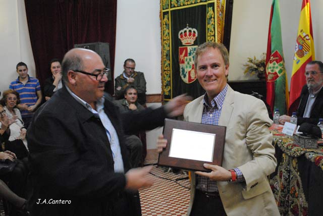 Enrique Romero con su recuerdo del paso por las Jornadas.