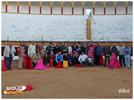 El grupo al completo antes del comienzo de la clase de afianzamiento.