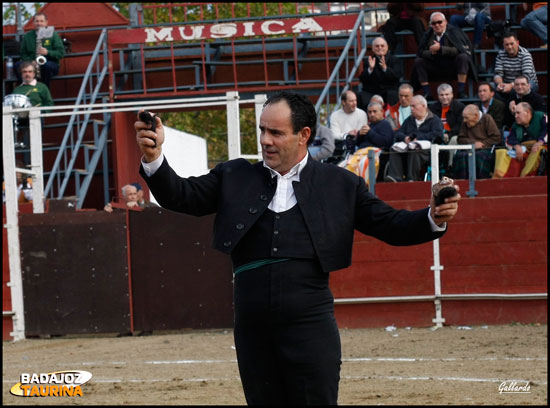 Miguel Murillo con el doble trofeo.