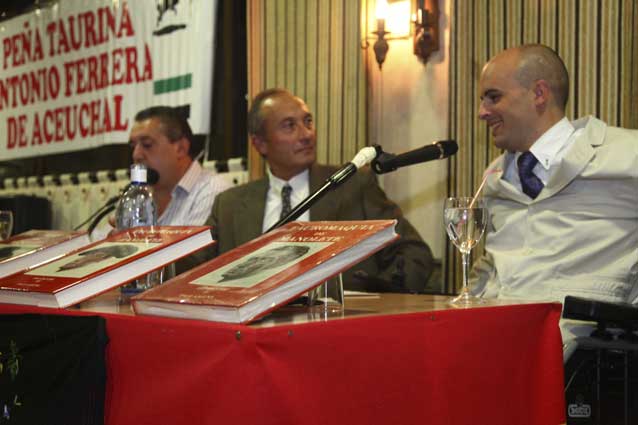 Paco Ruiz presentando a su tocayo.